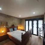Casa Mucha - Res Do Chao E Andar Дом отдыха *