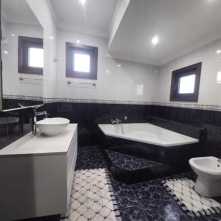 Casa Mucha - Res Do Chao E Andar Arco de Baulhe