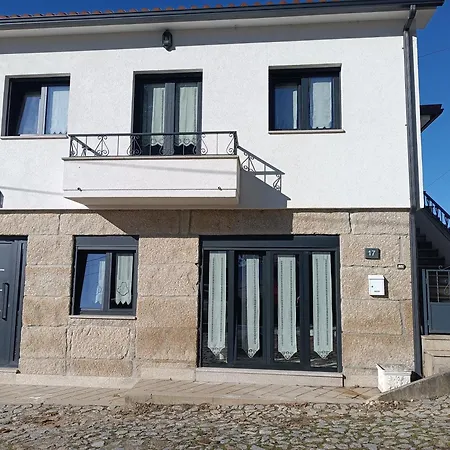 Casa Mucha - Res Do Chao E Andar Holiday home