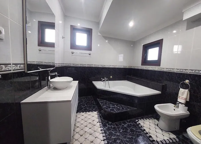 Casa Mucha - Res Do Chao E Andar Arco de Baúlhe