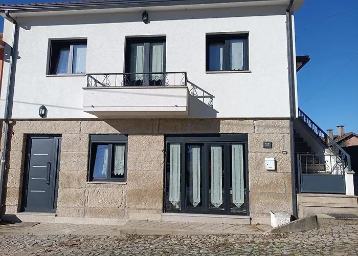 Casa Mucha - Res Do Chao E Andar 펜션